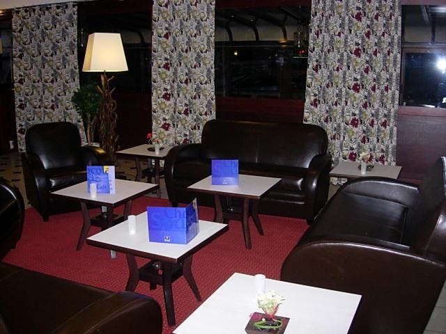 Kyriad Compiegne Restoran foto